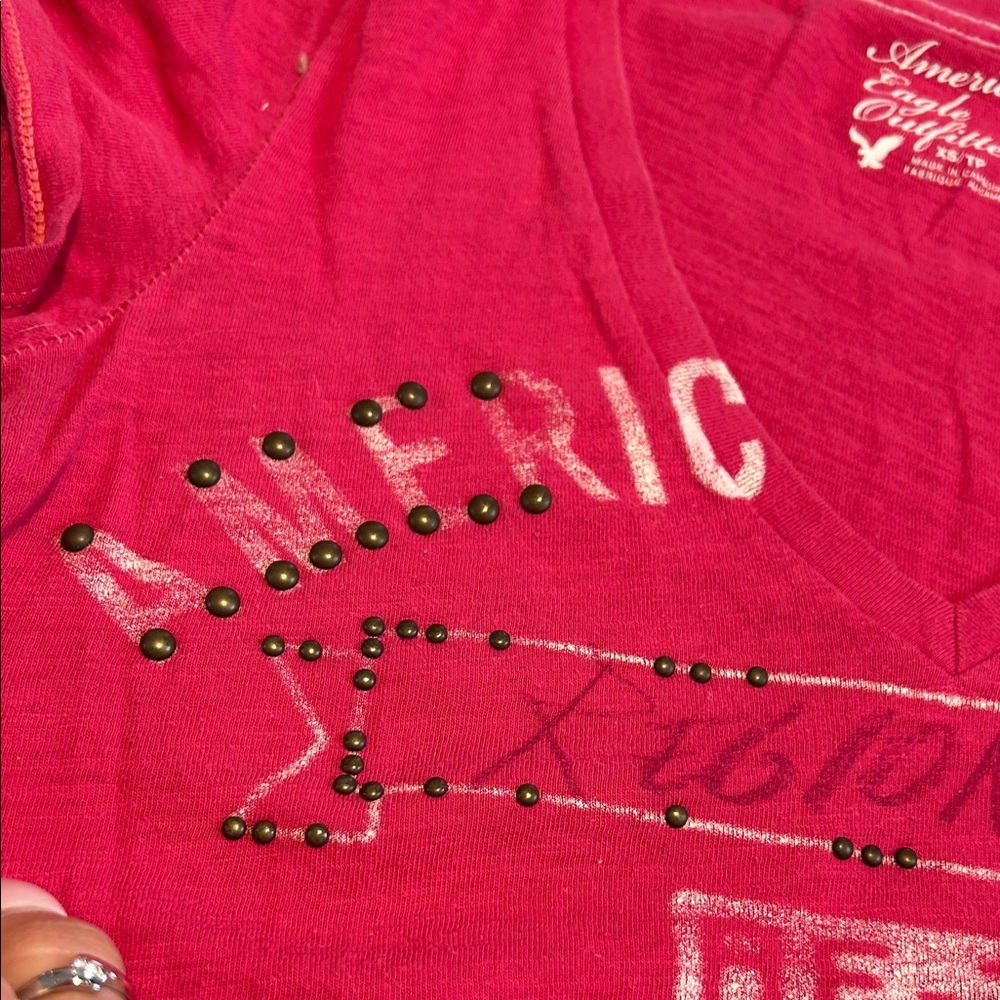American Eagle Outfitters Red Graphic V-Neck Tee - Picture 5 of 7